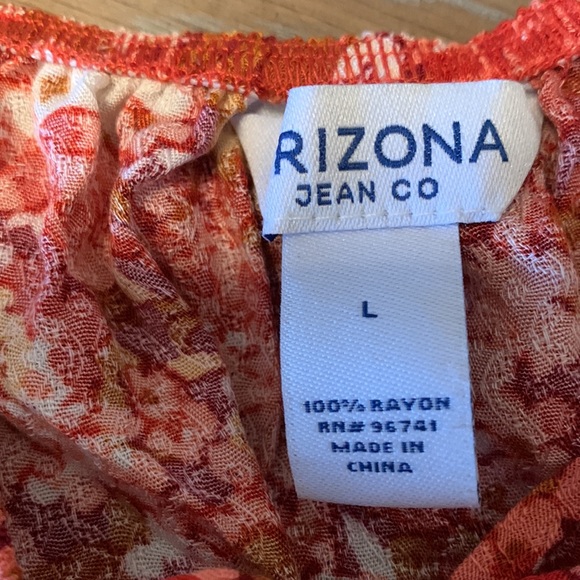 3/$15 NWT Arizona size large floral cropped top - Picture 4 of 7